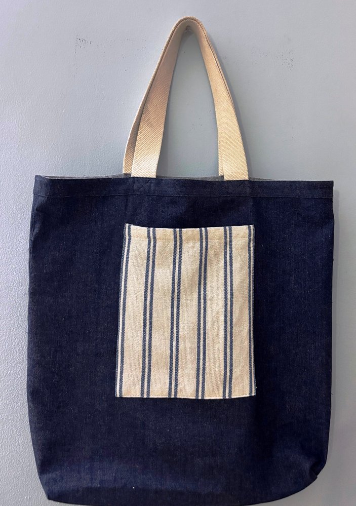 Navy tote bag